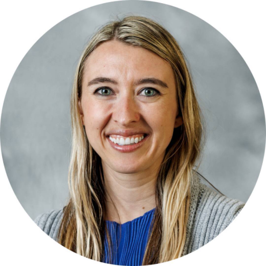 Lauren Holton headshot